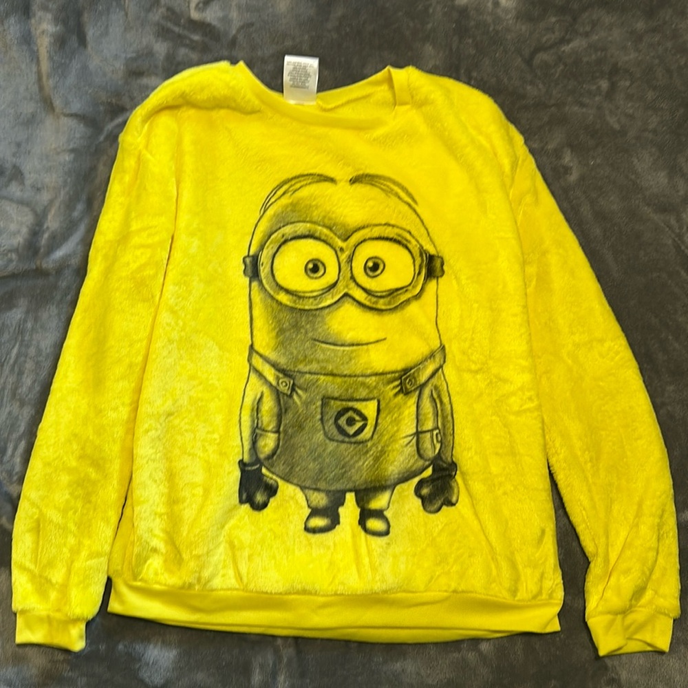 Universal Studios Despicable  Me Minion Yellow  Size  Large(11-13) Soft Sweater
